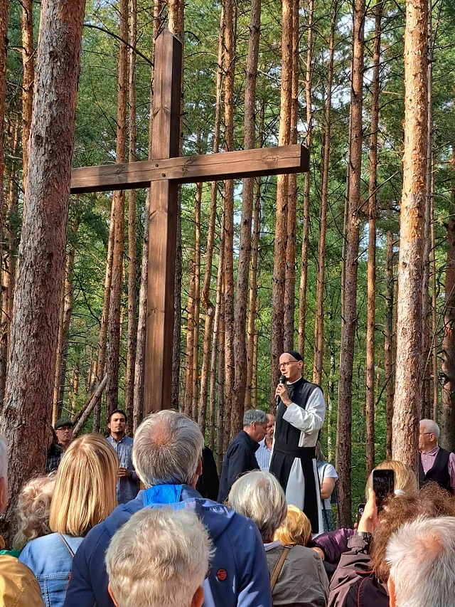Kreuz auf dem Gelände des Klosterneubaus